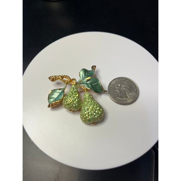 Vintage Sparkling Pear Brooch Pin - Green Pave Rhinestones & Enamel Leaves - Picture 5 of 10